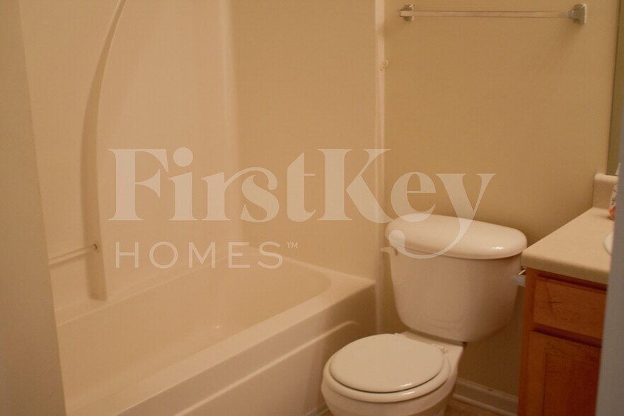 Building Photo - 141 Edison Dr