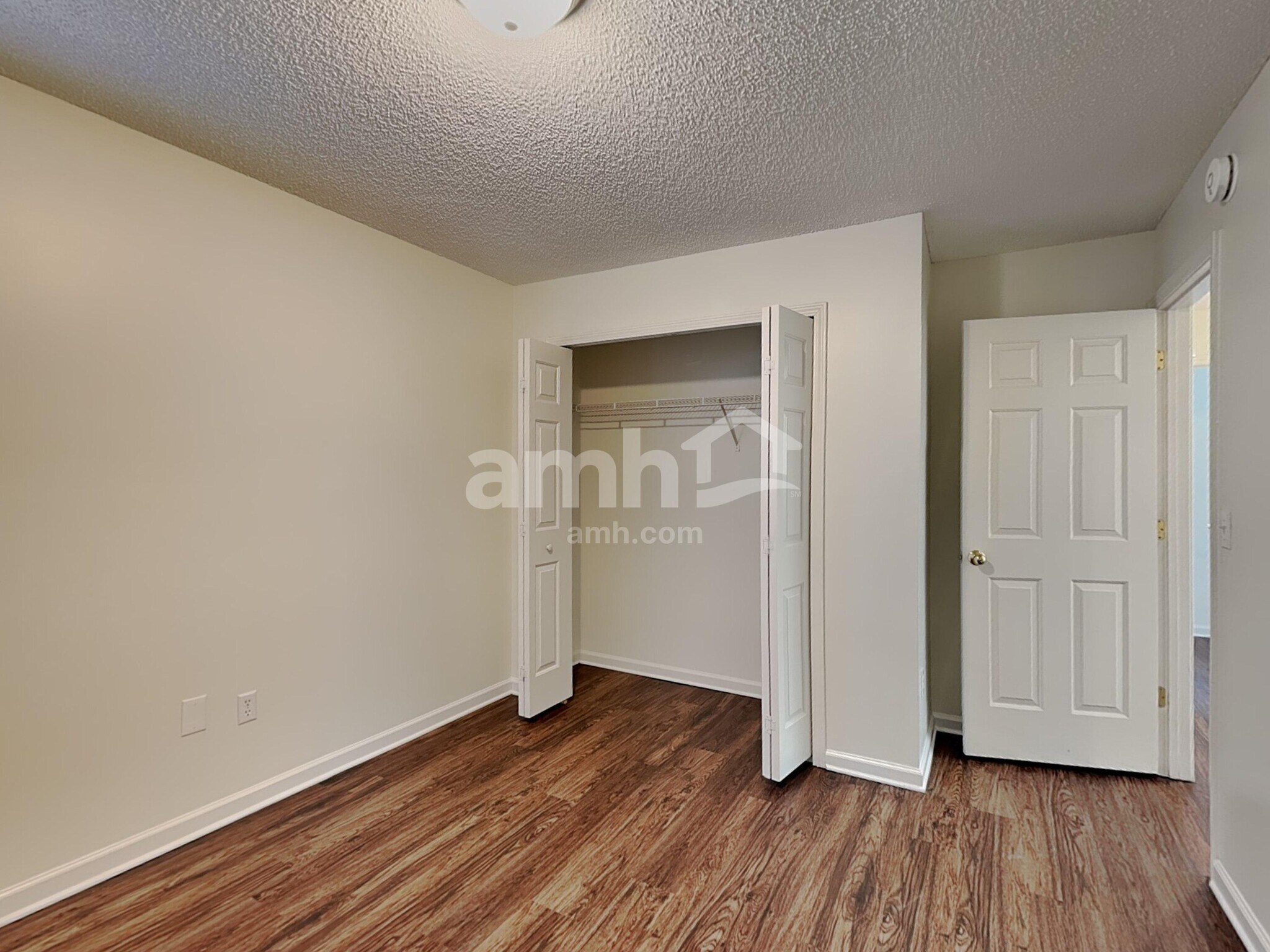 Building Photo - 5682 Shady Pine St S