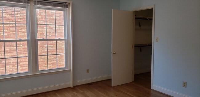 Building Photo - 800 Buffington Ct