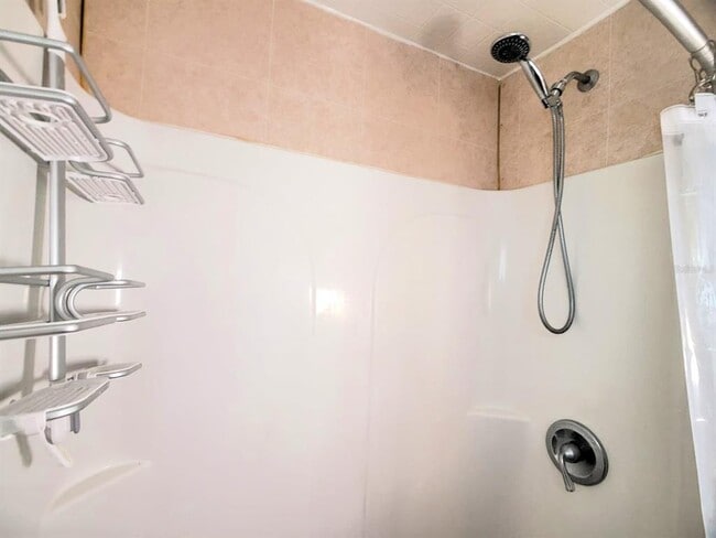 Building Photo - 407 51st Ave Terrace W