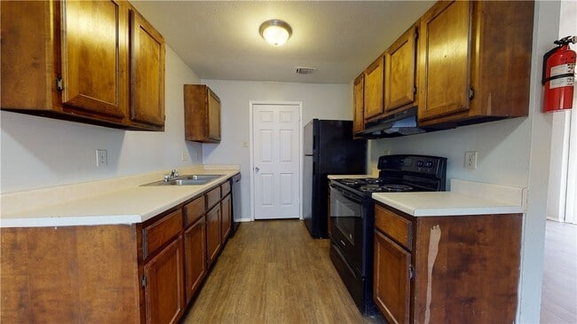 Building Photo - 1002 Verde Dr