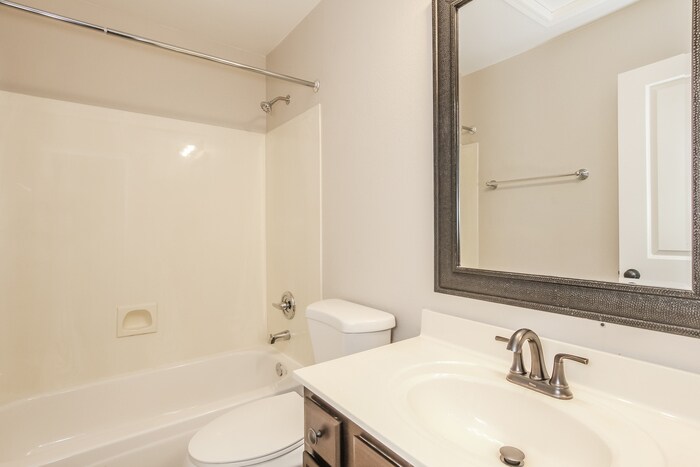 Building Photo - 7712 W Behrend Dr