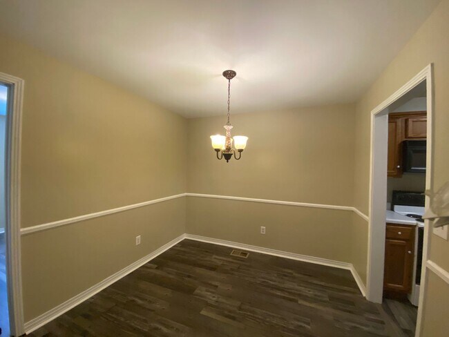 Building Photo - Renovated One Level 2 Bedroom / 2 Bathroom condo in Hermitage!