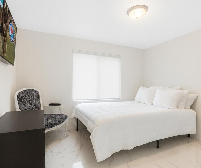 Building Photo - 18821 NW 84th Ct