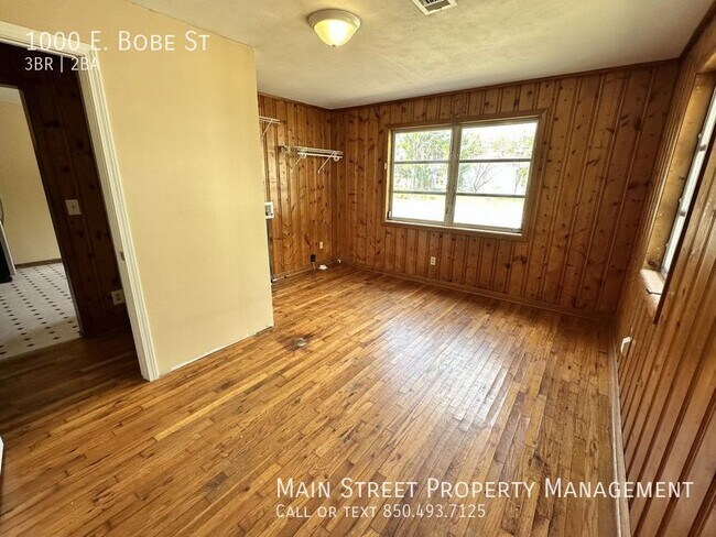Building Photo - 1000 E Bobe St