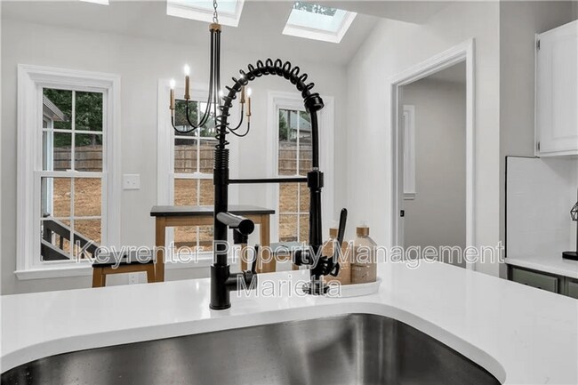 Building Photo - 991 Gentry Ln