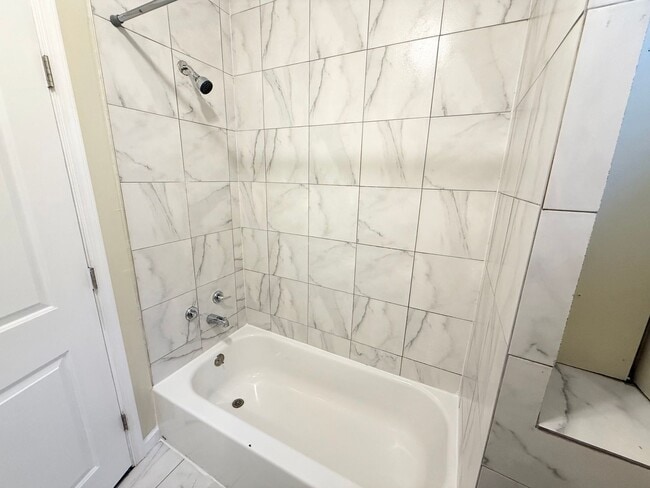 Building Photo - Gorgeous 3-Bedroom Townhome in Elmwood Park! Available NOW!