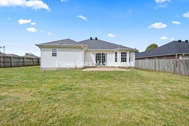 Building Photo - 911 SW Cheyenne Dr