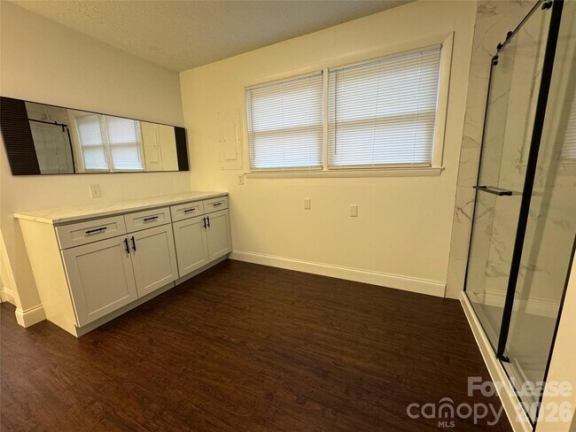 Building Photo - 4488 Giles Ave