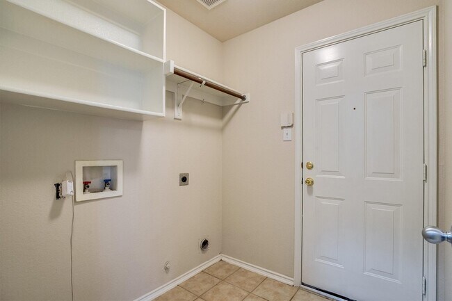 Building Photo - 5137 Bayridge Ct