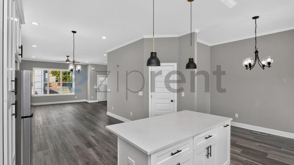 Building Photo - Unit B