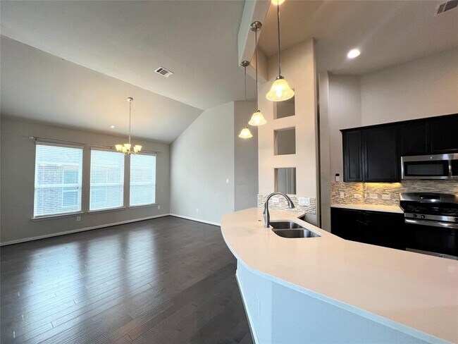 Building Photo - 613 Palmilla St