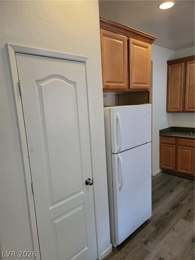 Building Photo - 7510 Perla Del Mar Ave