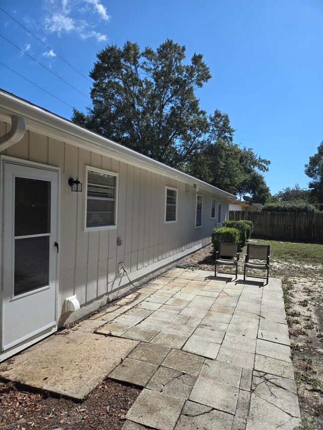 Building Photo - 14 Jonquil Ave NW