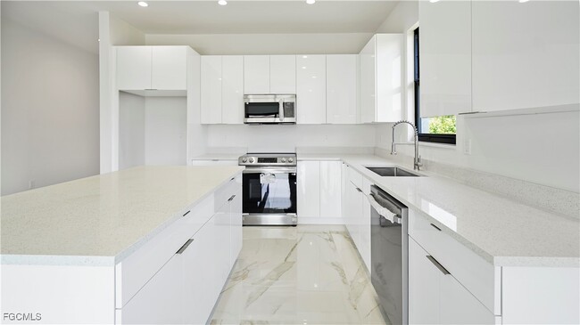 Building Photo - 121 Ichabod Ave