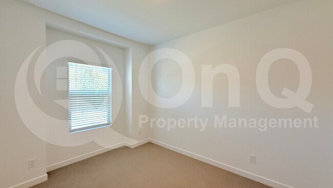 Building Photo - 2746 W Red Fox Rd