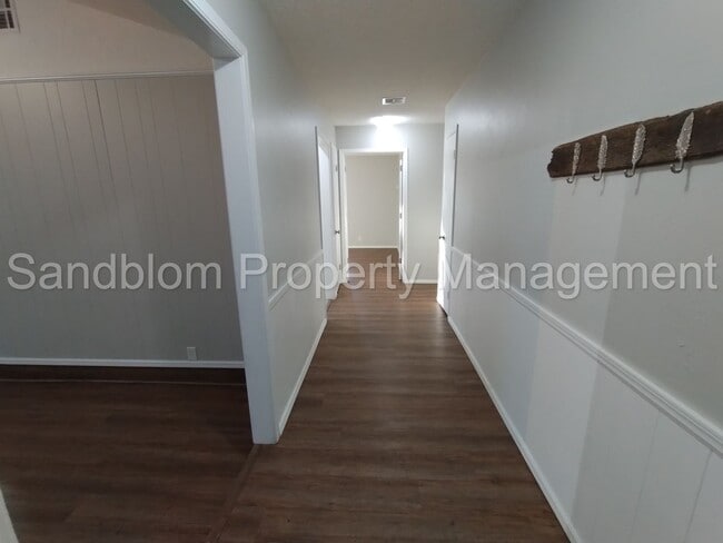 Building Photo - FOR LEASE | Mid-town Tulsa | Available Now!