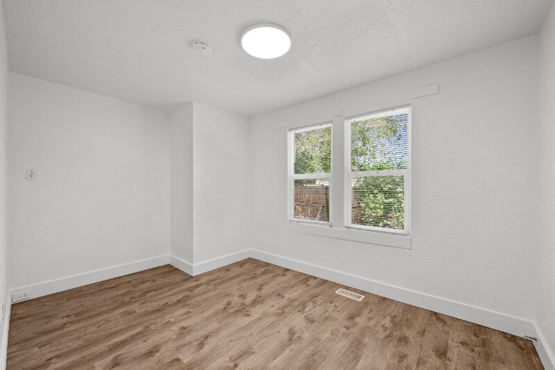 Building Photo - 363 S Meade St