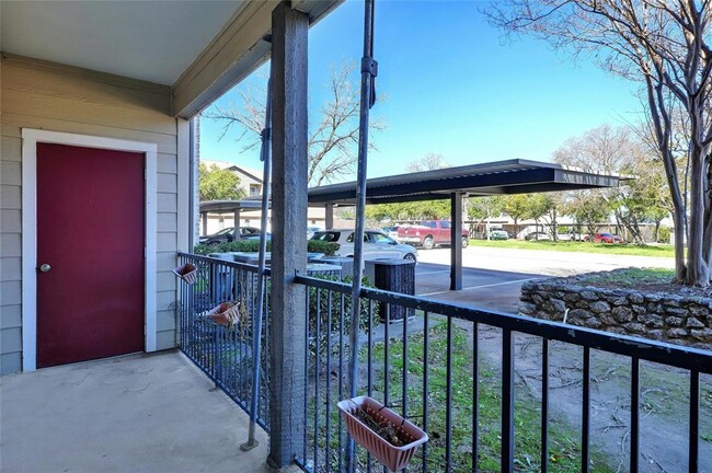 Building Photo - 2320 Gracy Farms Ln
