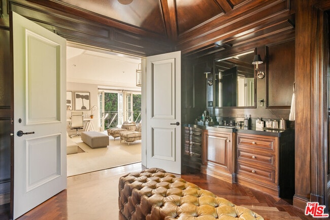 Building Photo - 10847 Bellagio Rd