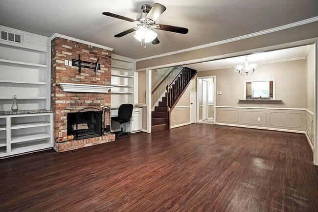 Building Photo - 1807 Saxony Ln
