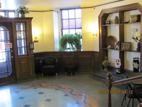 Building Photo - 547 N Park St