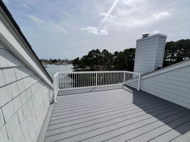 Building Photo - 367 Mainsail Dr