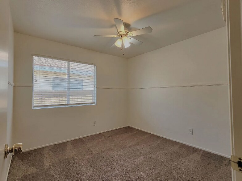 Building Photo - 879 Poppyseed Ln