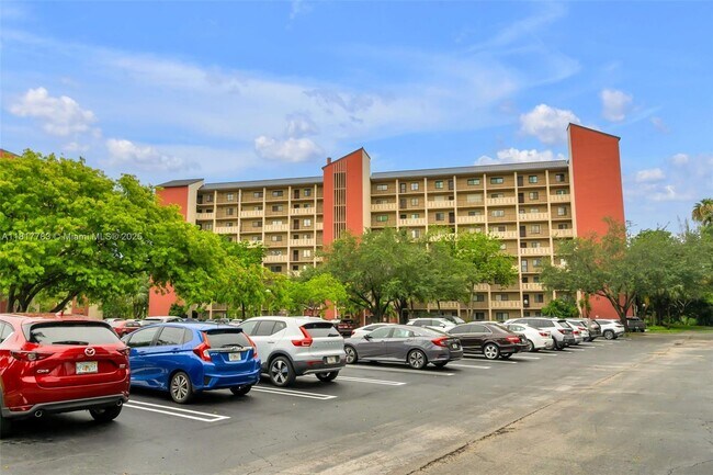 Building Photo - 2206 S Cypress Bend Dr