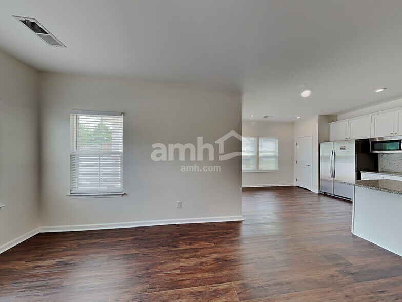 Building Photo - 252 Thames Valley Dr