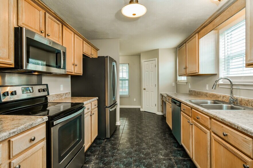 Building Photo - 878 Lavergne Ln