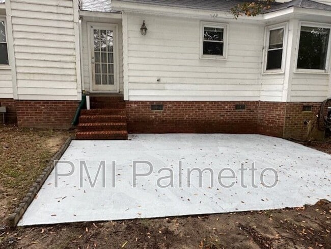 Building Photo - 105 Larkspur Ct