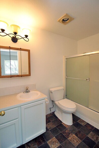 Building Photo - 13047 NE Prescott Dr