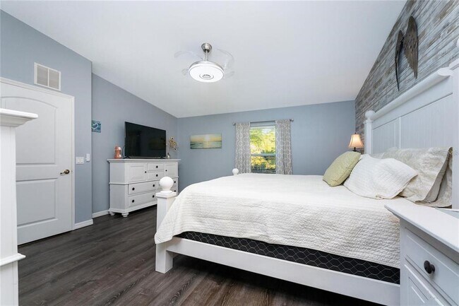 Building Photo - 319 Monaco Dr