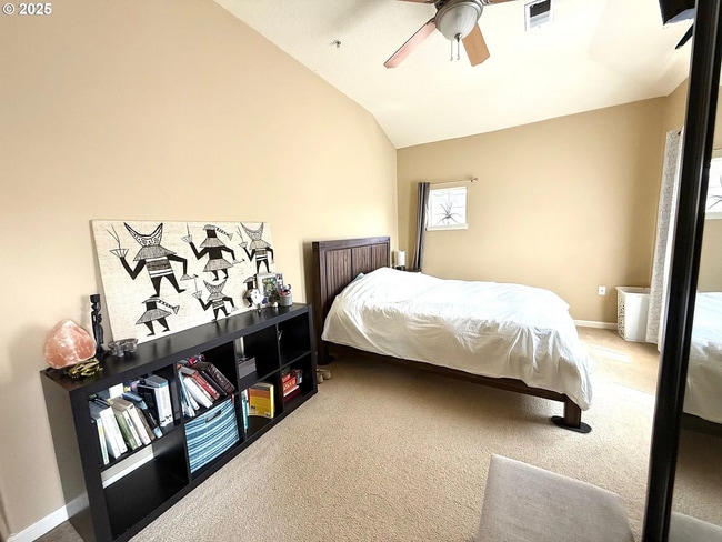 Building Photo - Spacious 2BD/2.5BA Townhome in the Heart o...