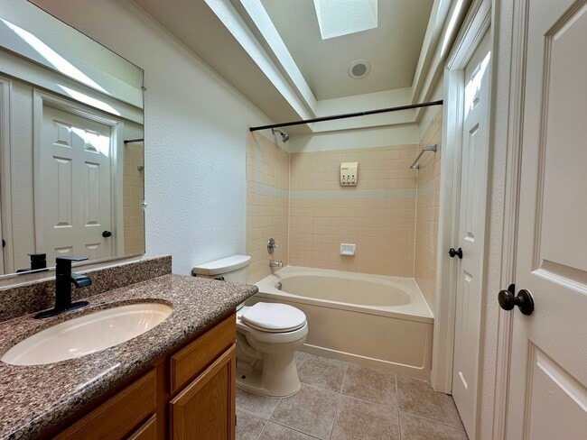Building Photo - Cheery 3 bedroom 2 Bath Home! Available to...