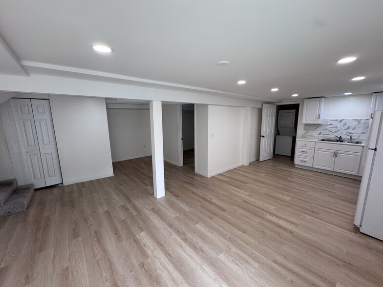Building Photo - 11409 W 99th St