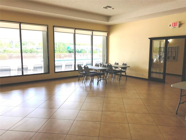 Building Photo - 3475 N Country Club Dr