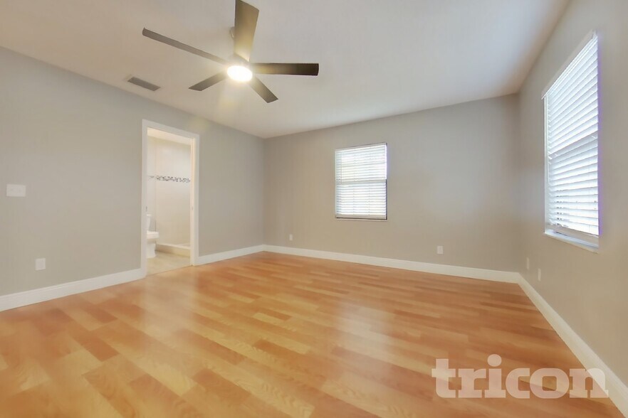 Building Photo - 12449 Blue Heron Way