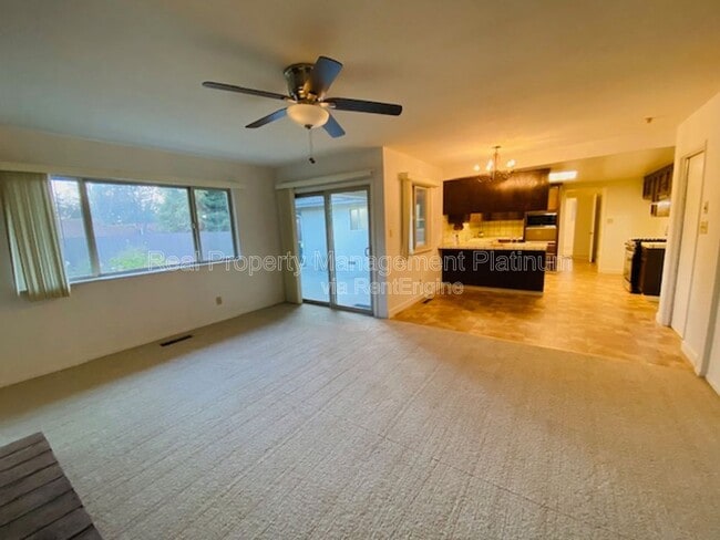 Building Photo - 1055 W Fremont Ave