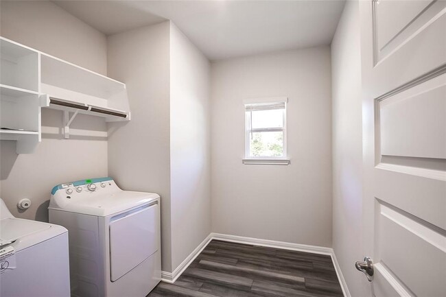Building Photo - 107 Greenspire Downs Dr