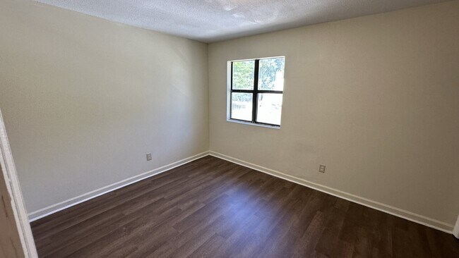 Building Photo - Town house for Rent