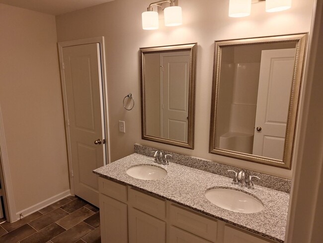 Building Photo - Newer Three Bedroom Home in Elgin SC!