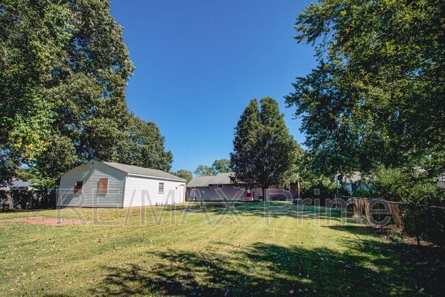 Building Photo - 321 Patrician Dr