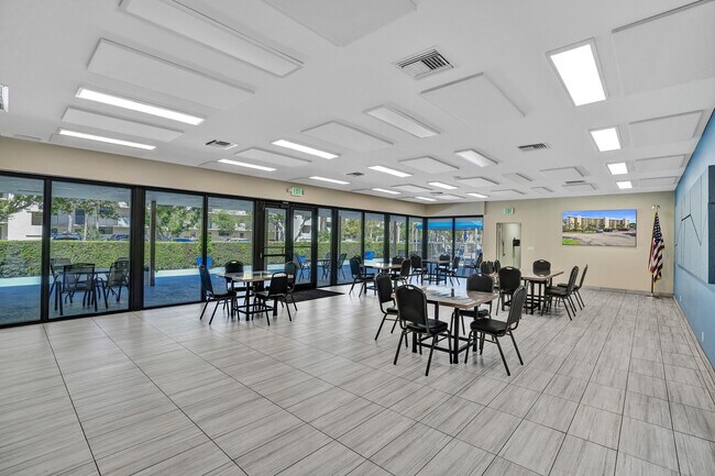 Building Photo - 2400 Deer Creek Country Club Blvd