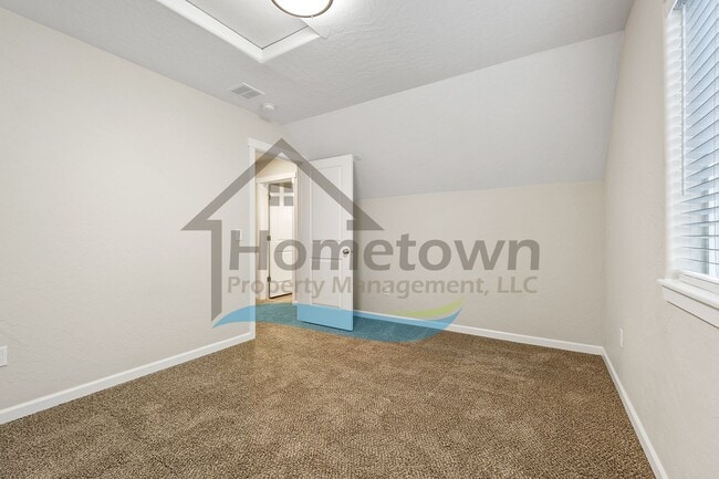 Building Photo - 2 Bedroom 2 Bath Home with Attached Garage Available in Coeur d'Alene!