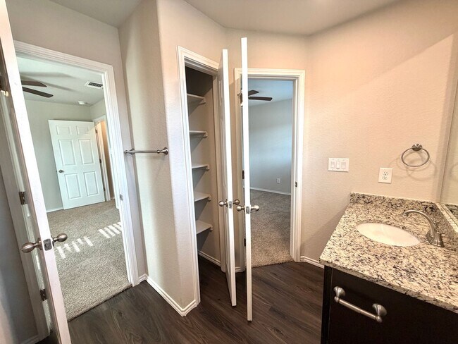 Building Photo - Luxury Townhome near Randolph AFB
