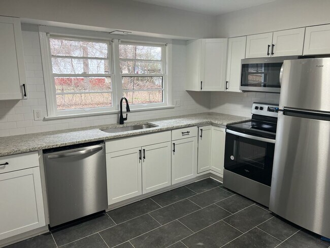 Building Photo - Newly renovated 3bed 1bath for rent!