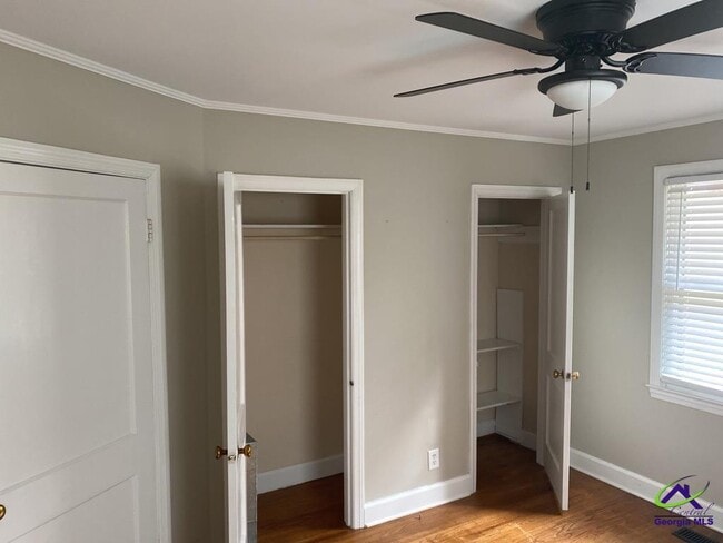 Building Photo - 2740 Northwoods Dr S