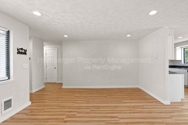 Building Photo - 1609 E 1st Ave